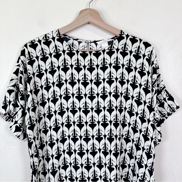 H&M Womens Size 12 Short Sleeve Fun Print Over Blouse - Picture 2 of 10